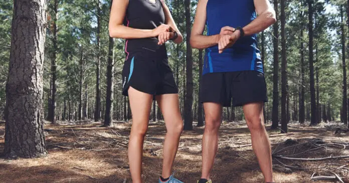 Hoe de tijd op het Fitbit-apparaat te veranderen